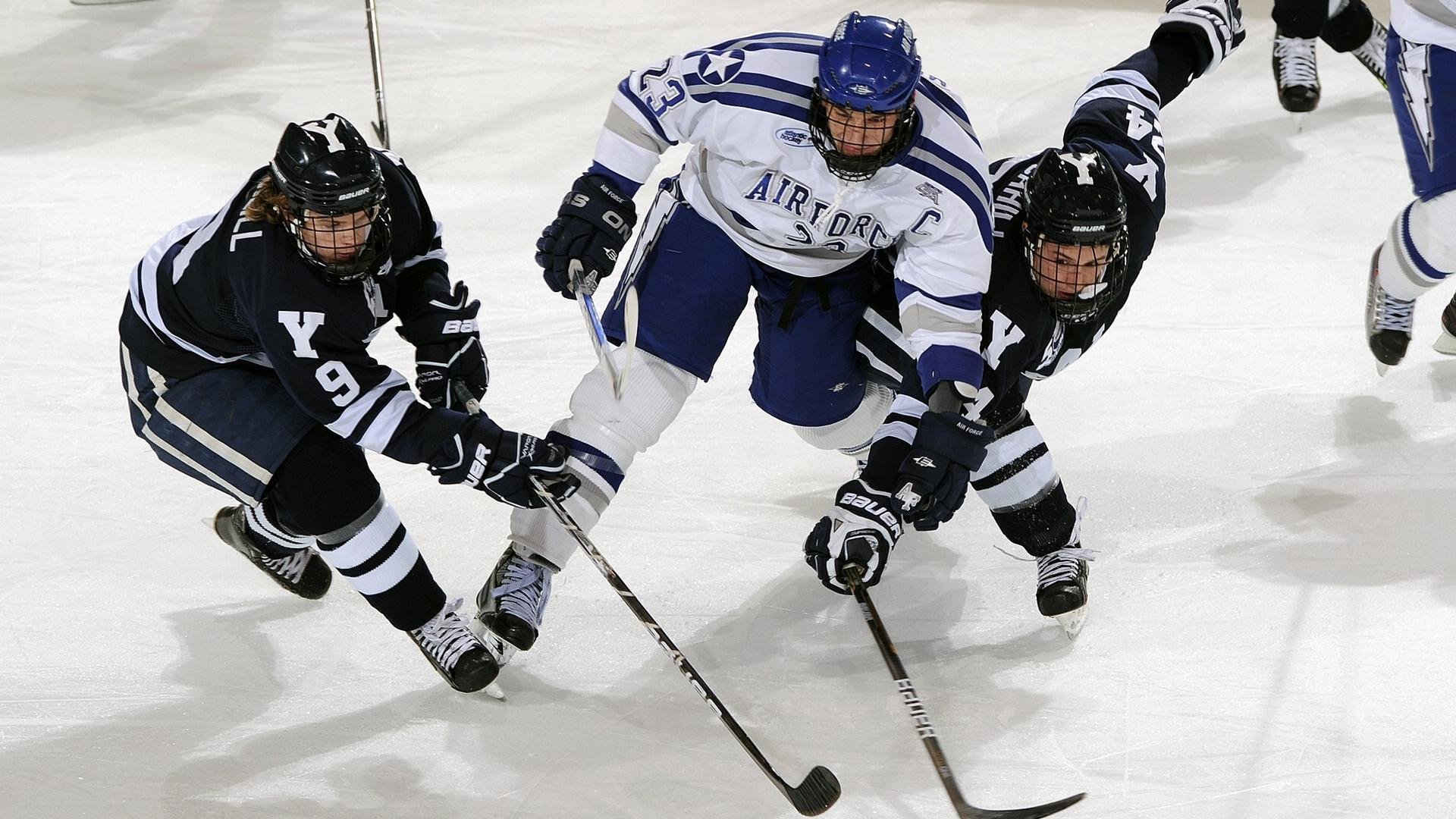 年轻球员在强强对话中顶住压力展现出超强心理素质,年轻人球队比赛